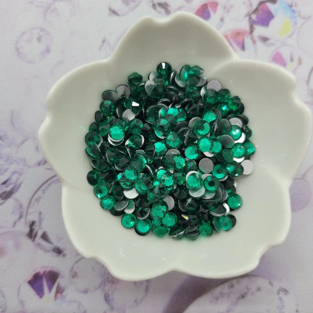 KiraKira™ Glass Rhinestones - GREEN ZIRCON - GREEN